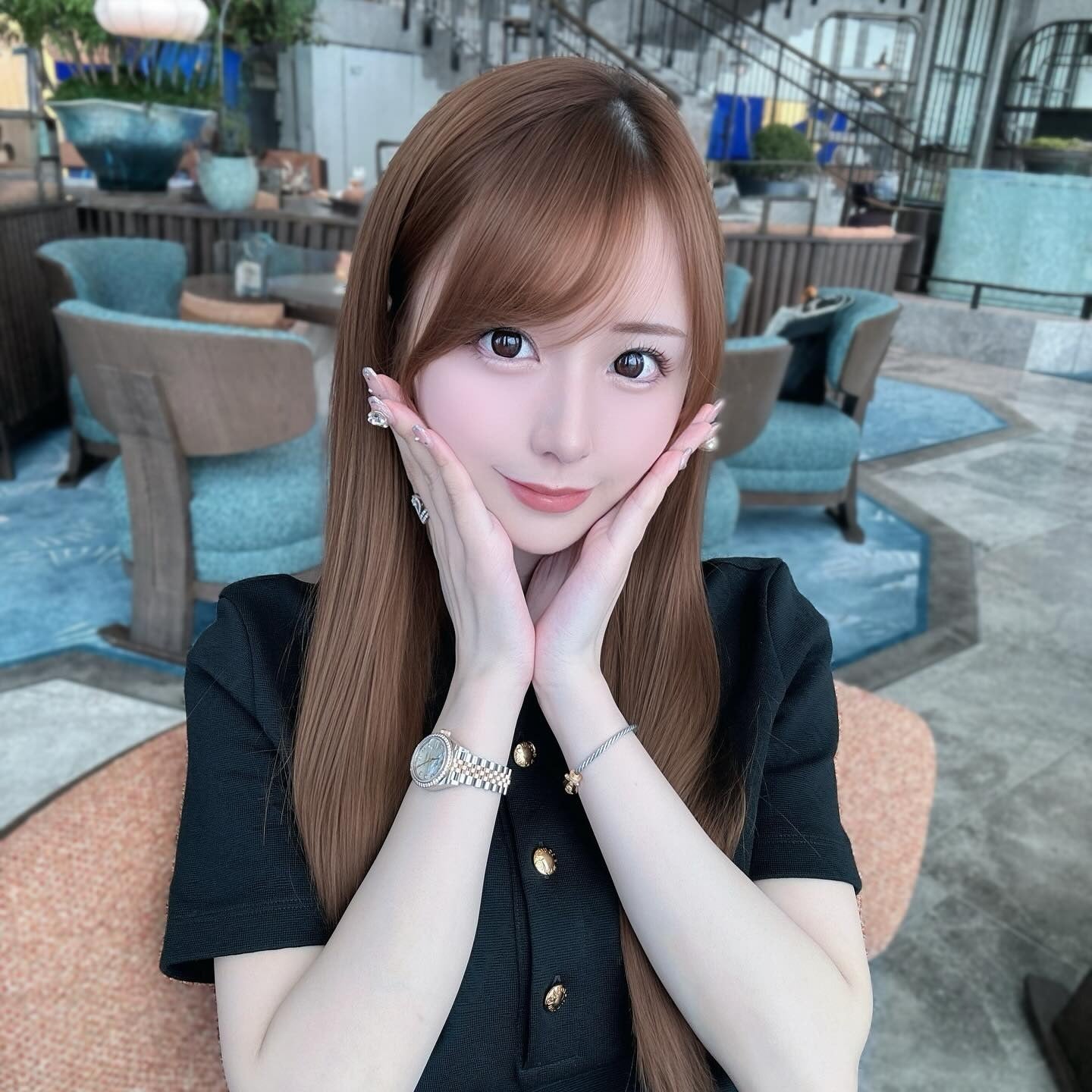 元モデルすすきのキャバ嬢・皇ゆりのが明かすノーファンデの秘訣…合わないデパコスから変更＆2年間愛用している下地とは